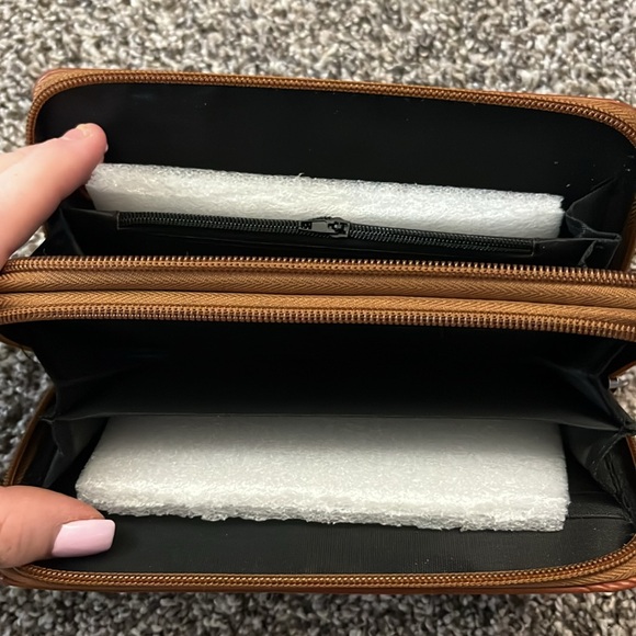New wristlet wallet - Picture 2 of 2